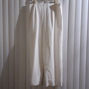 It's hard to find a good pair of 18W cream pants!